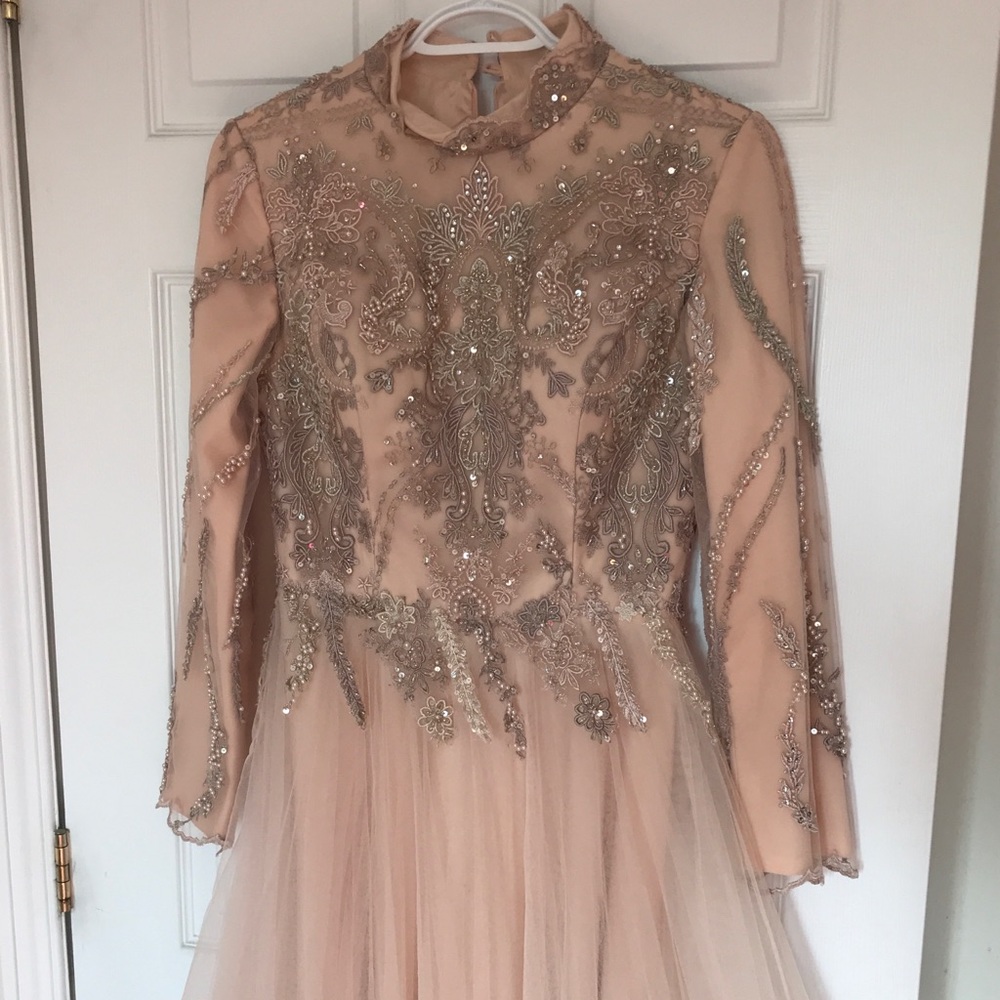 Full sleeve long evening gown - Picture 4 of 7